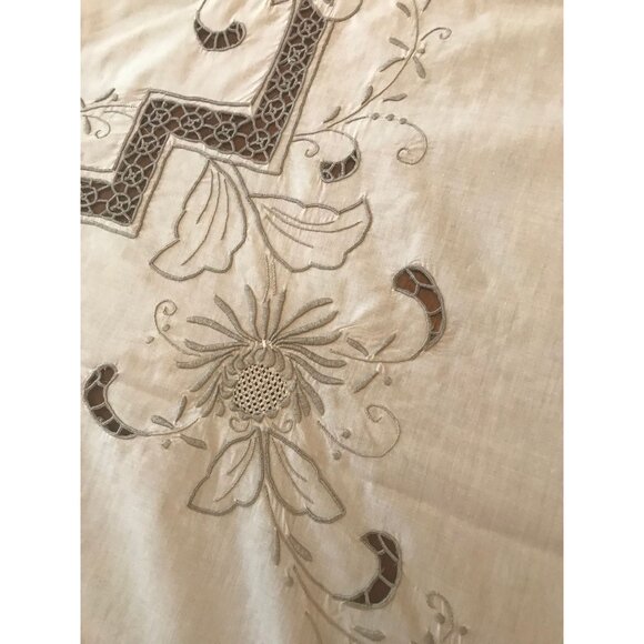 Vtg 1940's Linen Embroidered Tablecloth Floral Basket Pattern  6' x 4' 11" Ivory - Picture 8 of 10